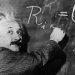 Как теория Эйнштейна предсказала черные дыры и кротовые норы