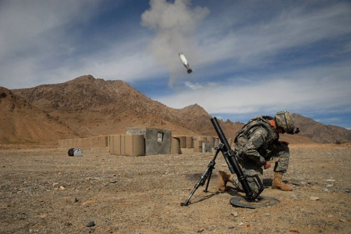 gizmonews-60mm_mortar_round_being_launch.jpg